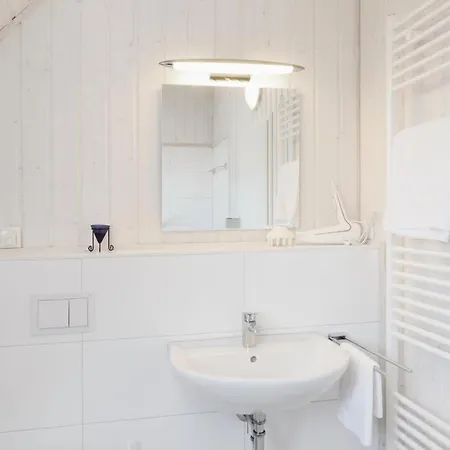 3 Bedroom Stunning In Ostseeresort *